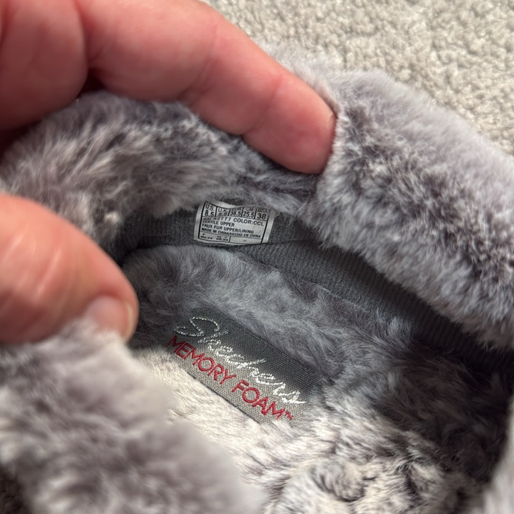 *Gently Used* Skechers Women's Cozy Campfire-Team Toasty Slipper- Size 8.5 - Picture 6 of 6